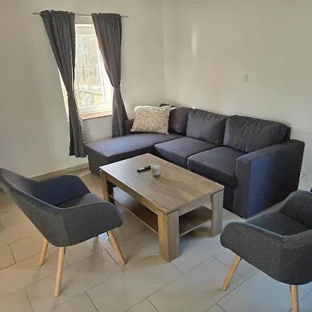 Apartmany Hertvinka Mladé Buky Exterior photo